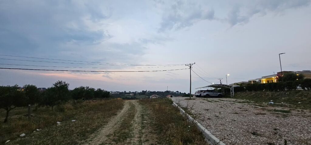 🏞 Shitet tokë truall me sipërfaqe 8,500 m² Shijak