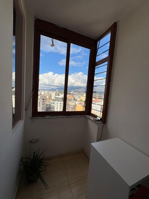 Apartament me Qera tek Rr. Kavajes/Rr. Bogdaneve, Njesia 10, Qender Tirane