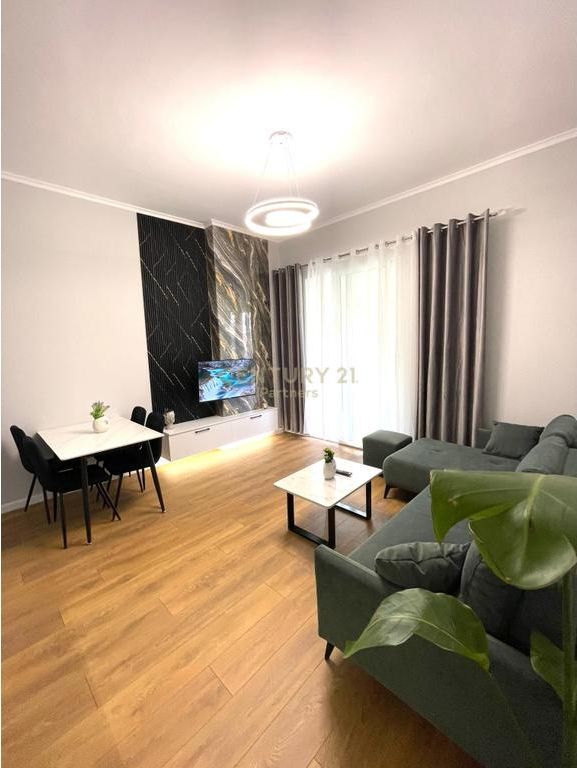 Pranë Restorant Freskut Ofrojme per Shitje Apartament 1+1 70m2 i mobiluar.