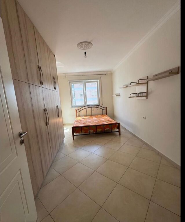 Apartament me qera Astir