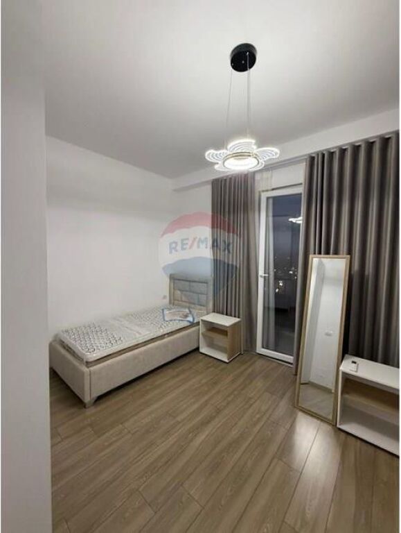 Appartamento 2+1 in vendita a Kamëz con veranda, arredato.