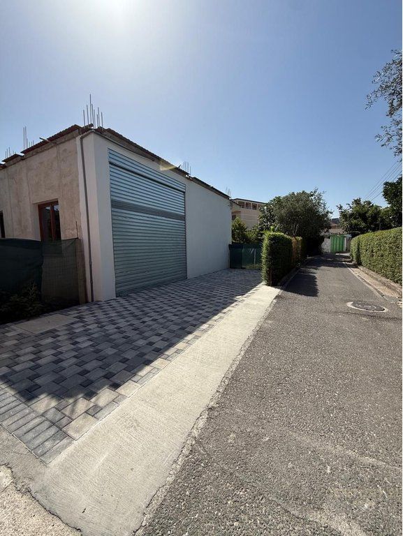 Ambient komercial per qira