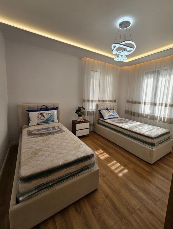 📌 Shitet Apartament 2+1+2 – Tek Pallati me Shigjeta