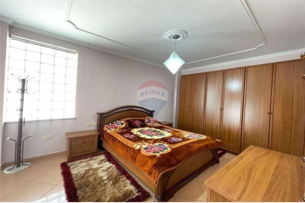 Apartament 2+1+2 per qera Blloku
