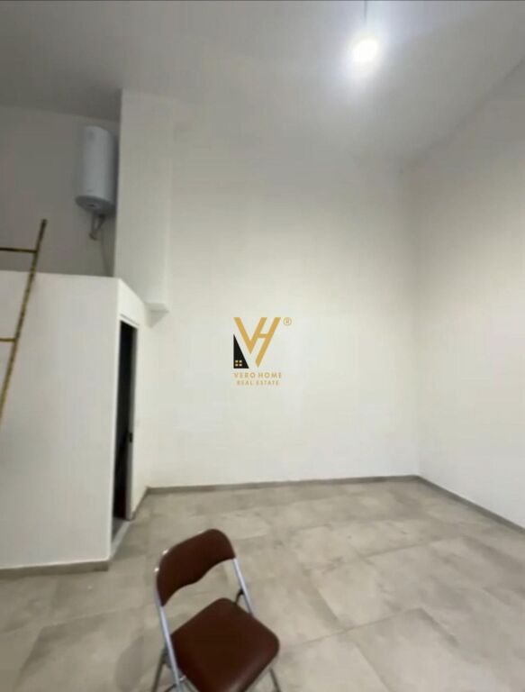 JEPET AMBIENT BIZNESI 40 M2 ME QERA TE RR.RAMAZAN SHIJAKU 40.000 LEKE