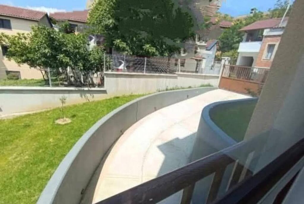 VILE ME QERA 3 KATE - PRANE SENATORIUMIT, TIRANE