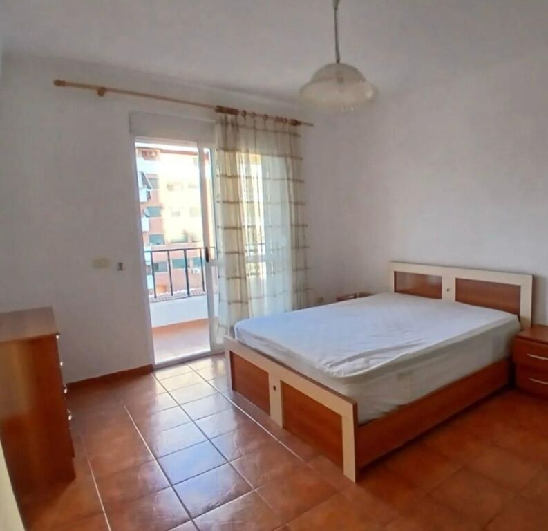 Apartament me qera 1+1 - 📍Pazari Ri, prane sheshit ''Avni Rustemi"