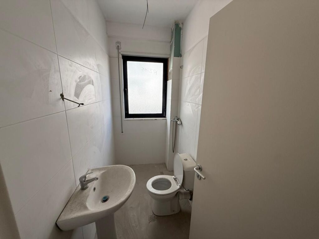 📣 VENDESI Appartamento 2+1 con 2 bagni e balcone 📍 Via "Durresit" ✨🏢 Nuova costruzione