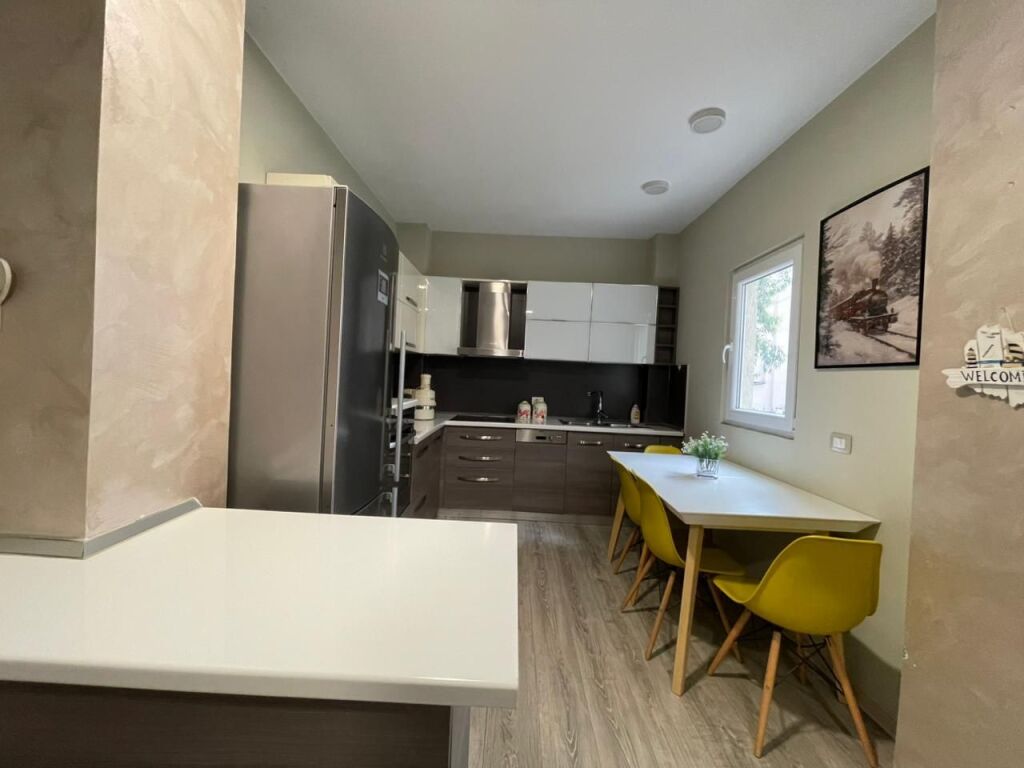 Apartament 2+1 per shitje tek Kristal Center.