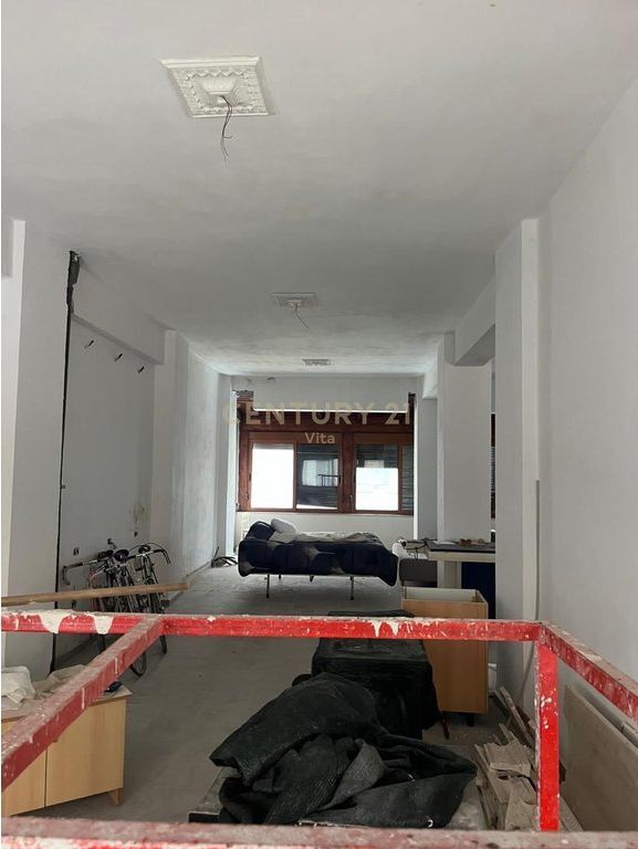 SHITET APARTAMENT TEK STACIONI I PARE NE PLAZH , DURRES !!!!