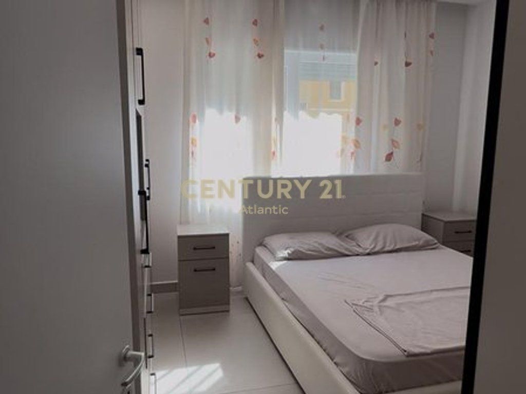 Apartament 1+1 Me Qira në Plazh Hekurudha, 50m Larg Detit - 500€