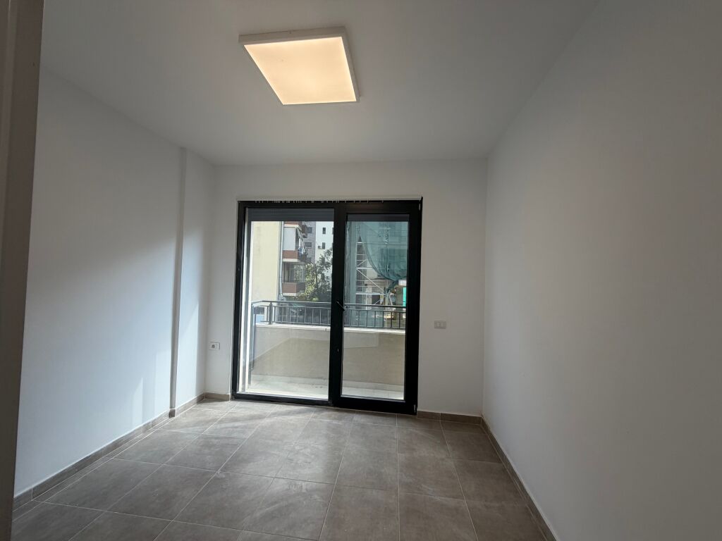 3+1,bosh te hotel radison liqeni i thate,1500 euri