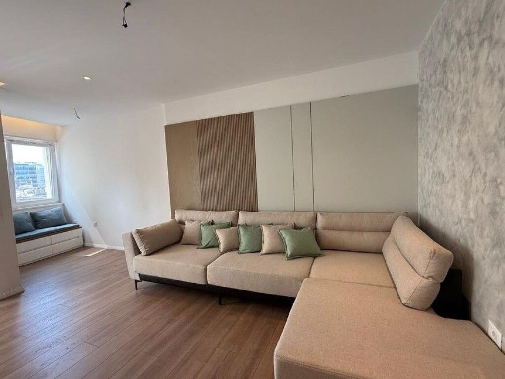 Shitet, Apartament 2+1, Qender, Tiranë