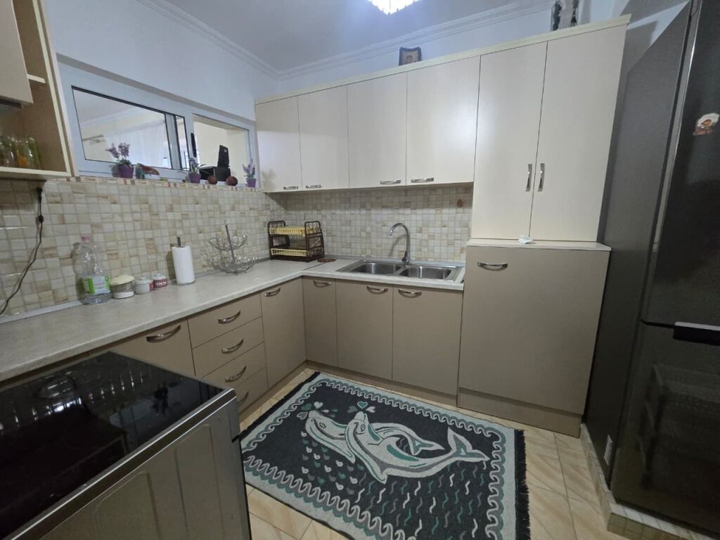 Apartament 1+1+Blk Me Qira ne Rrugen e Barrikadave