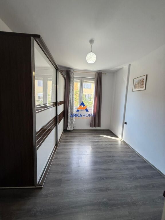 SHITET APARTAMENT 2+1+BALLKON "PRANË BAR OSLO,ISH FUSHA E AVIACIONIT" 195.000 EURO