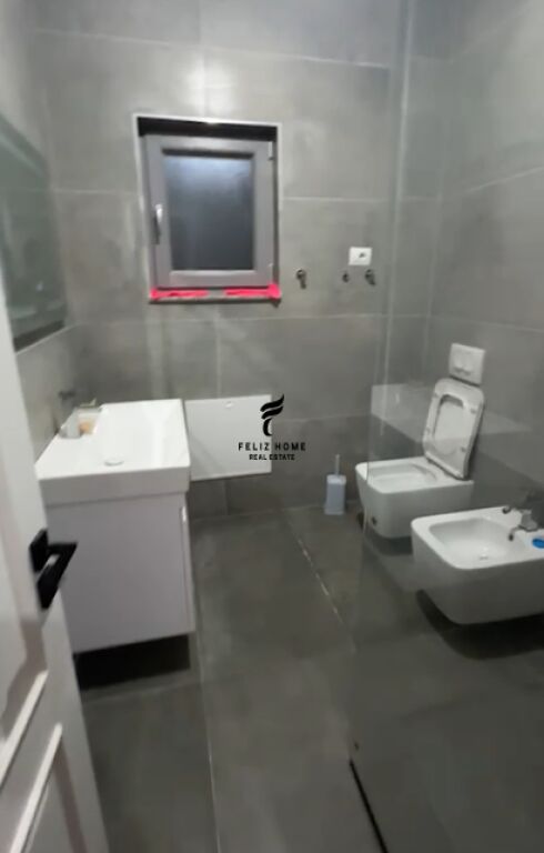 SHITET APARTAMENT 2+1 KOMBINAT 154.000 EURO FH-70752