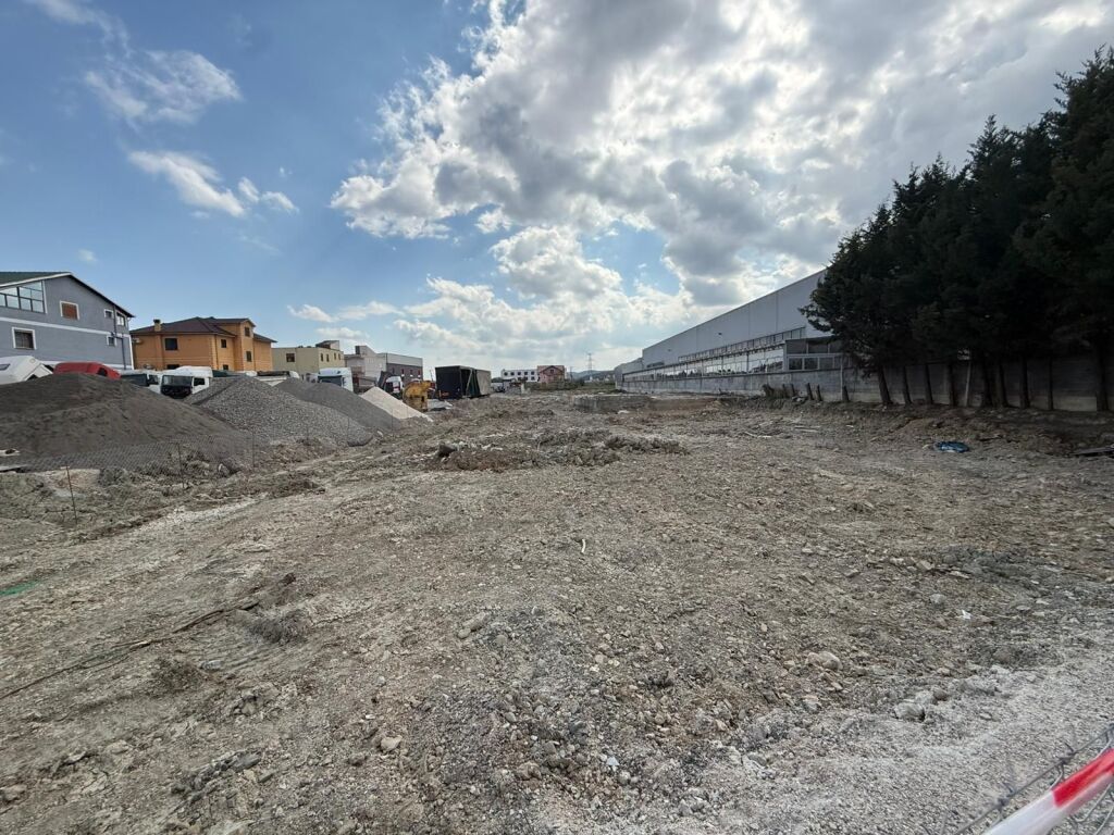 Terreno Esclusivo in Vendita a Rinas / Vicino alla Qualificazione delle Auto a Fushe Preze