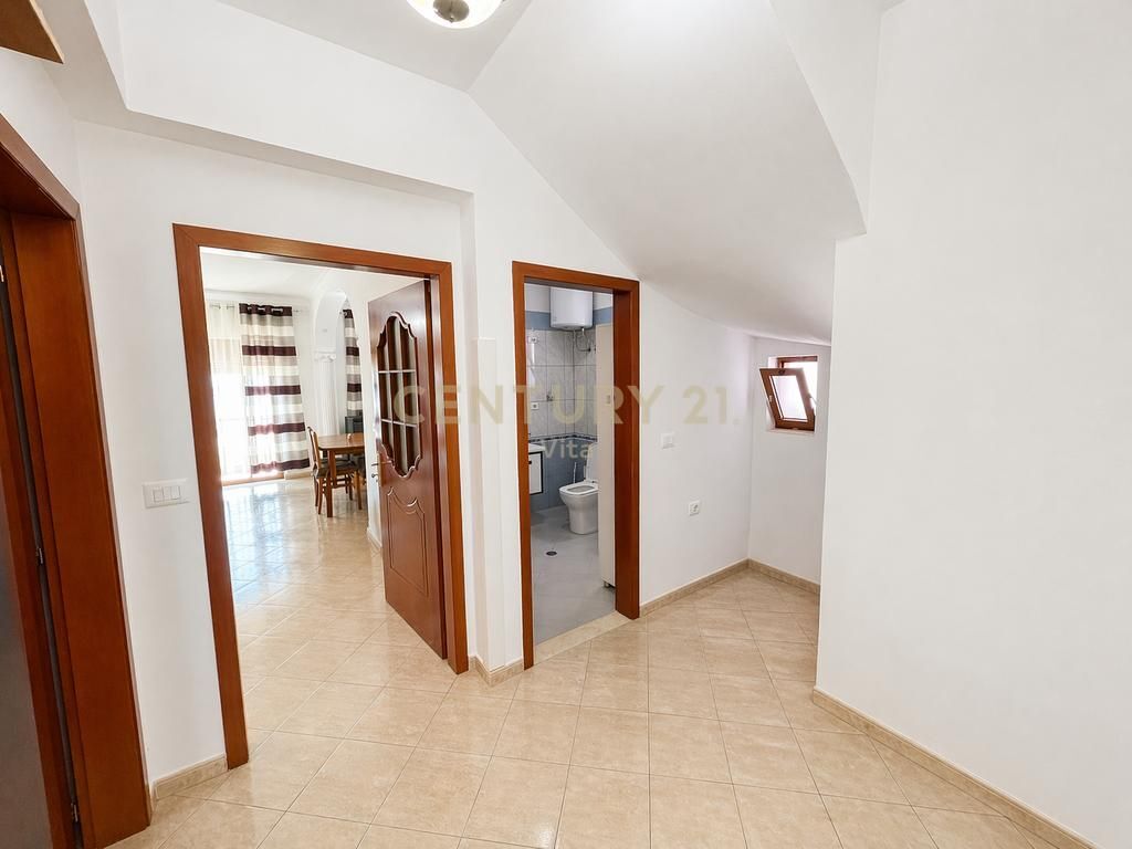 Apartament 2+1 me Ballkon dhe Pamje Qyteti, me Qira pranë Spitalit në Durrës!!