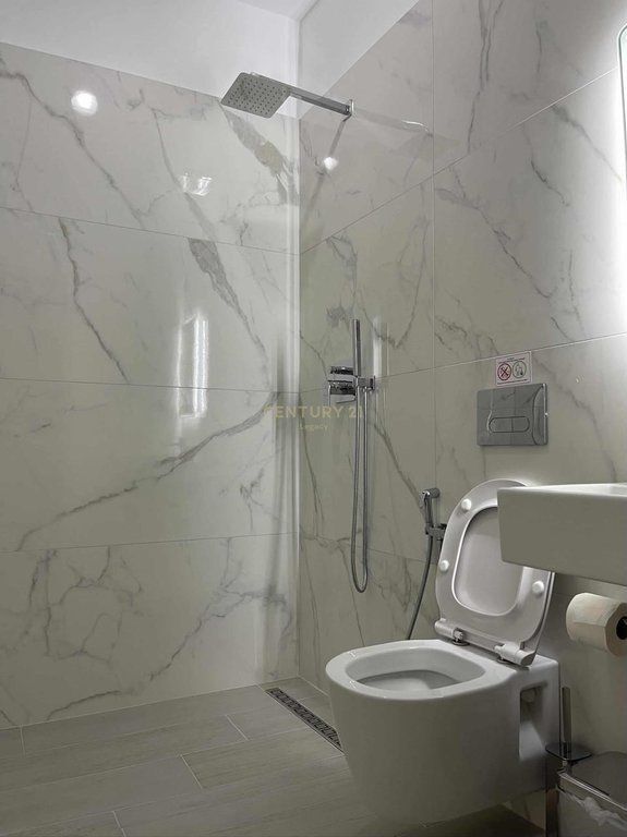 Jepet me qera hotel në Sarandë ne pagesen 1 vjecare 27,000 €