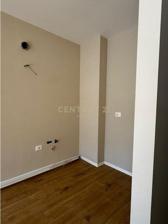 Apartament 1+1 Për Shitje në Mali i Robit.