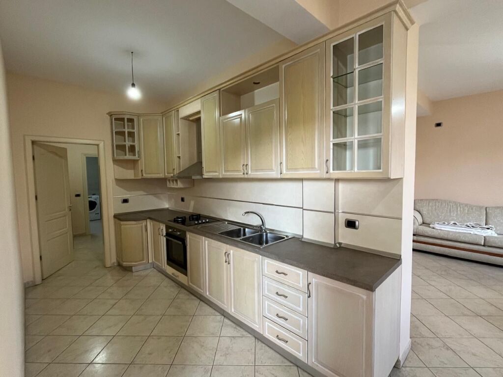 Apartament 2+1+parkim me qera tek Kodra e Priftit