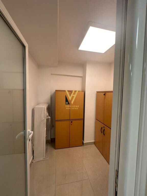 UFFICIO 122 M2 IN AFFITTO IN VIA ELBASAN 2.000 EURO