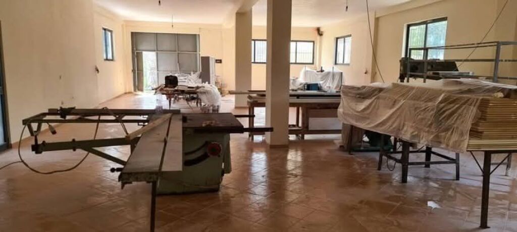 SHITET TRUALL 3000 M2 + NDERTESE 2 KATE - RRUGA E ARBERIT, FERRAJ