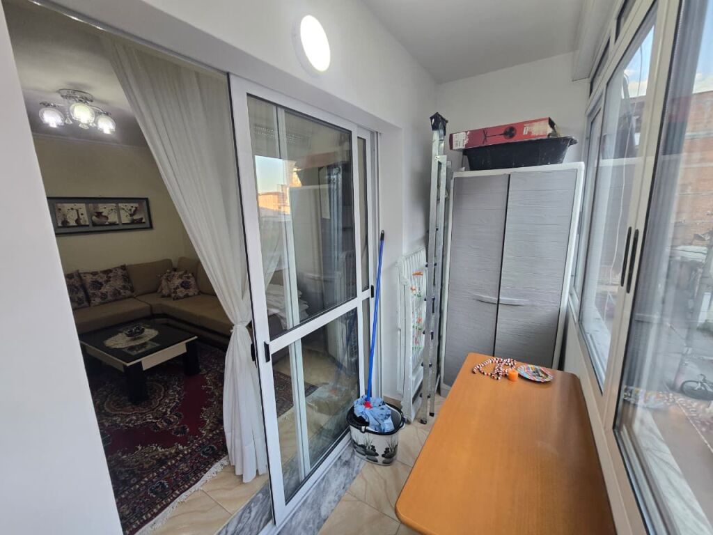 Apartament 1+1+Blk Me Qira ne Rrugen e Barrikadave