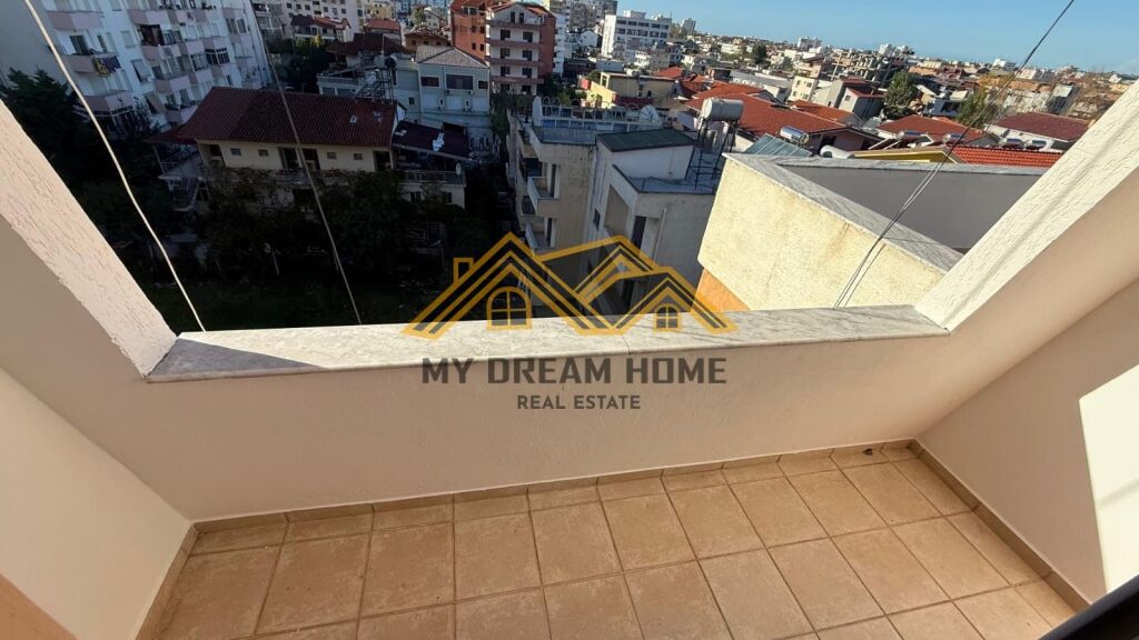 Apartament 2+1+Verand Në Shitje në Plazh Durrës