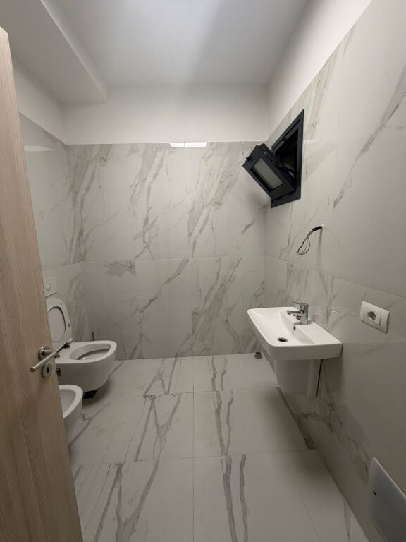 Zyre per qera rruga kosovareve