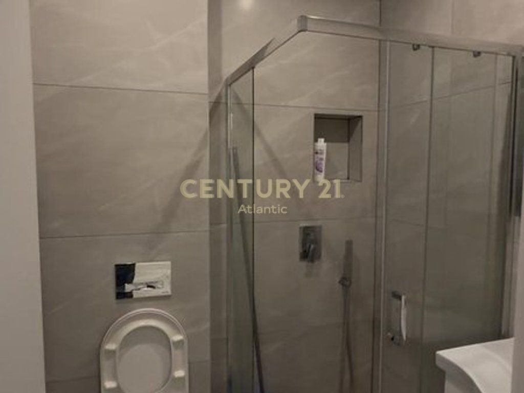 Apartament 1+1 Me Qira në Plazh Hekurudha, 50m Larg Detit - 500€