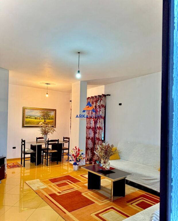 JEPET APARTAMENT ME QERA 1+1 "PRANE KOMPLEKSIT MAGNET , 21 DHJETORI" 45000 LEKE