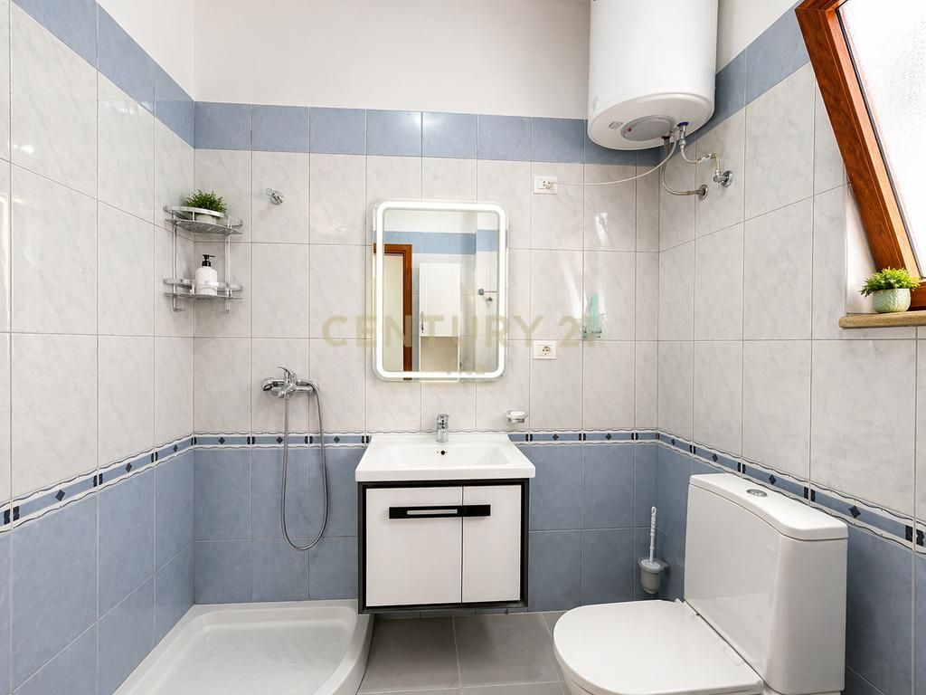 Apartament 2+1 me Ballkon dhe Pamje Qyteti, me Qira pranë Spitalit në Durrës!!