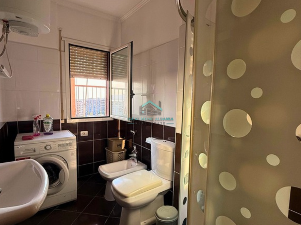 APARTAMENT 2+1 ME QERA – PRANË GAMES, VLORË