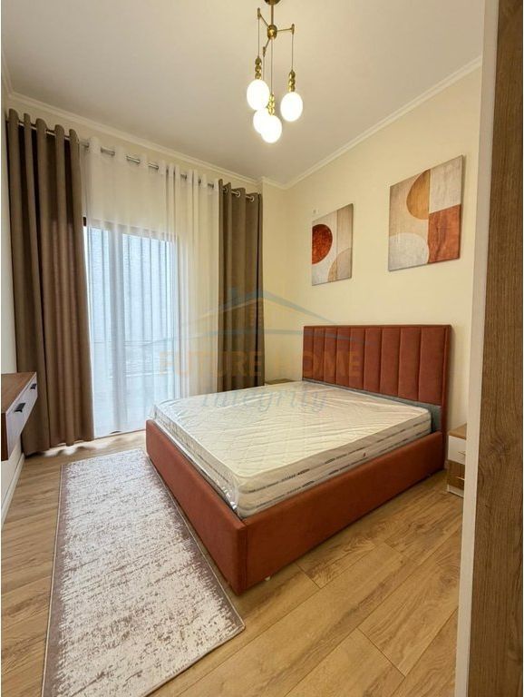 Shitet, Apartament 2+1+2, Fresku, Tiranë
