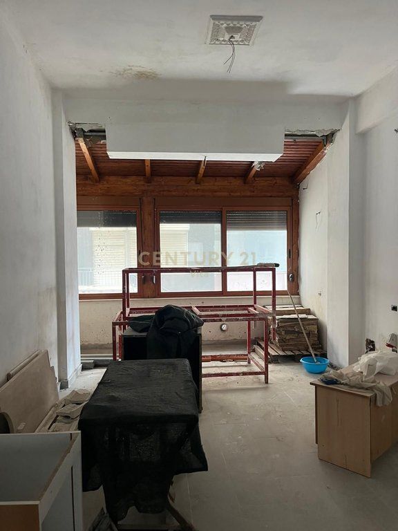 SHITET APARTAMENT TEK STACIONI I PARE NE PLAZH , DURRES !!!!