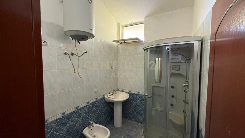 Penthouse Me Pishine 3+2+3+Post Parkimi Për Shitje në Plazh Hekurudha, Durrës| 315 m²