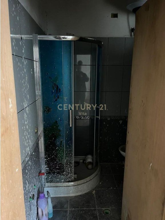 SHITET APARTAMENT TEK STACIONI I PARE NE PLAZH , DURRES !!!!