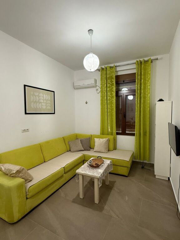 Jepet me qira apartament 1+1 tek Ish Blloku