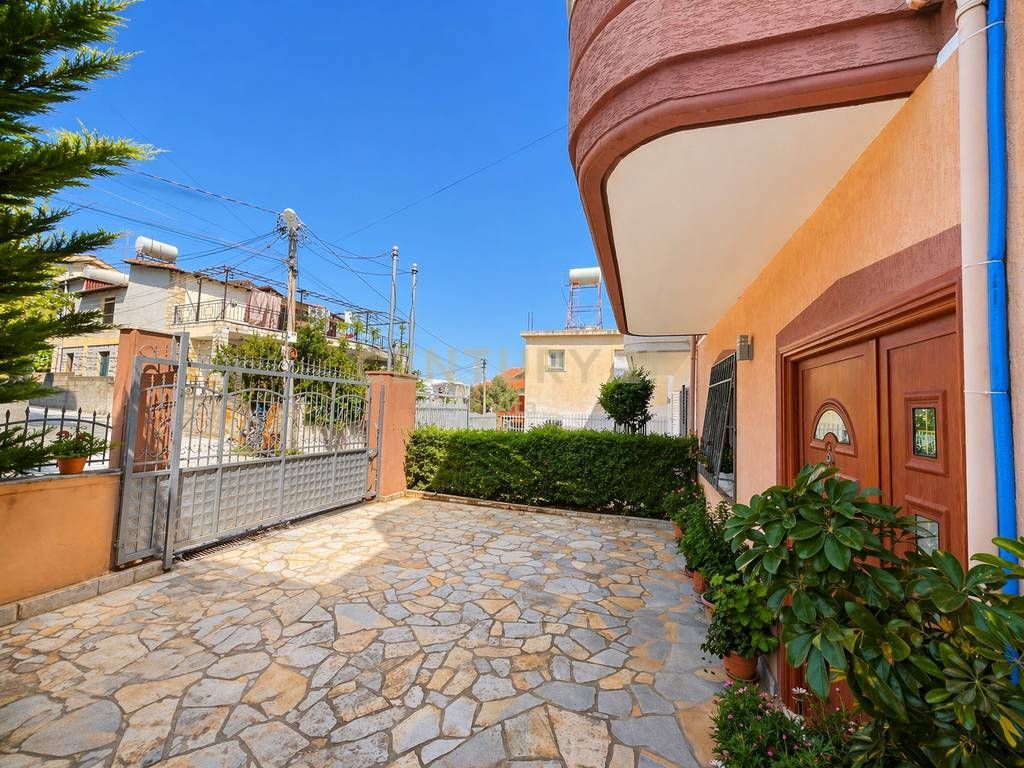 Apartament 2+1 me Ballkon dhe Pamje Qyteti, me Qira pranë Spitalit në Durrës!!