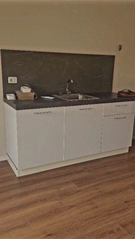 Garsoniere / Studio Me Qira, Ish Fusha e Aviacionit, Tiranë