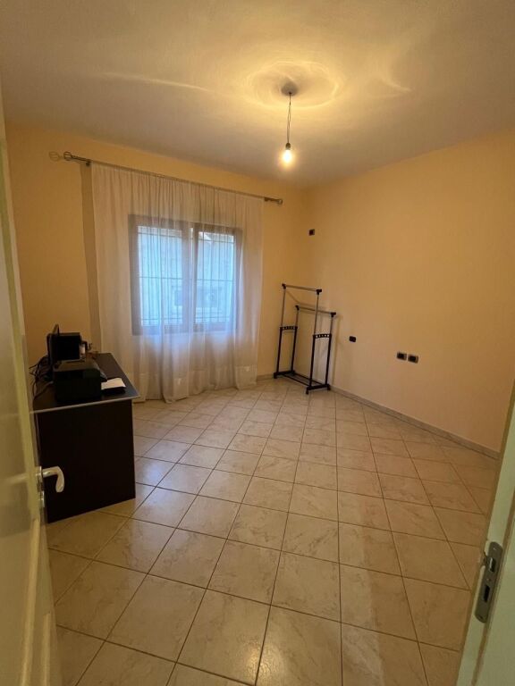Apartament 2+1+parkim me qera tek Kodra e Priftit