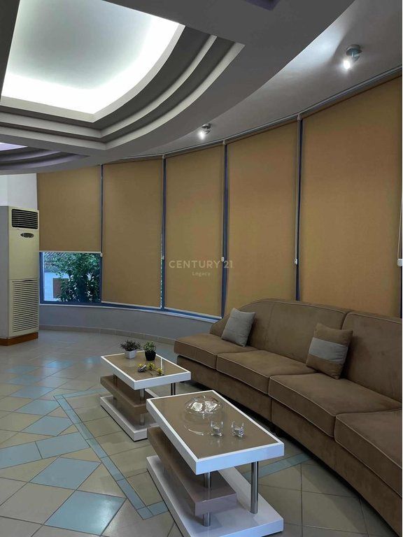 Jepet me qira hotel në Sarandë