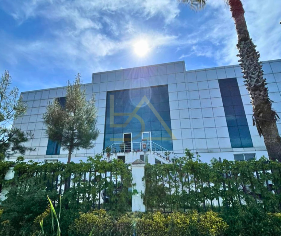 AMBIENTE COMMERCIALE IN AFFITTO – OPPORTUNITÀ IDEALE VICINO A TIRANA