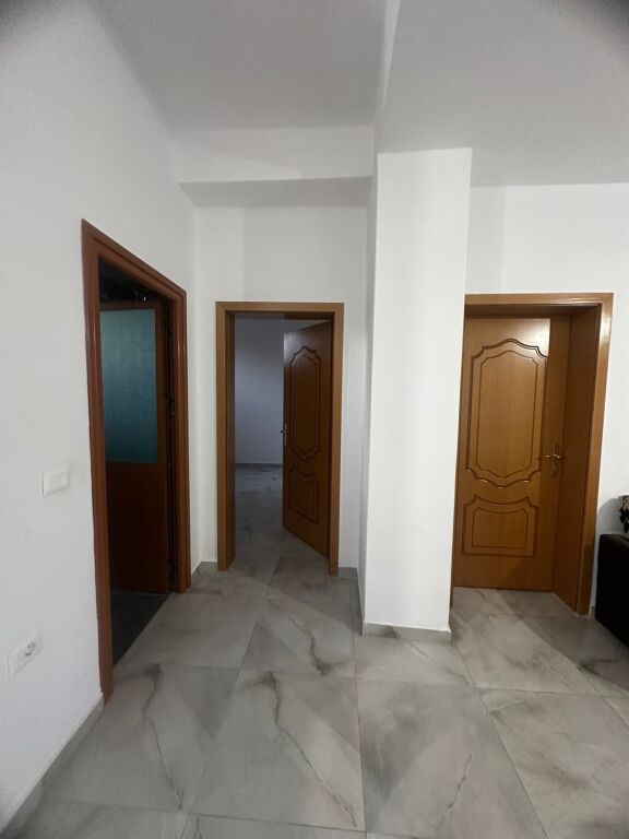 Affitto 2+1 +parcheggio : Allias : Prezzo 370 mila lek al mese