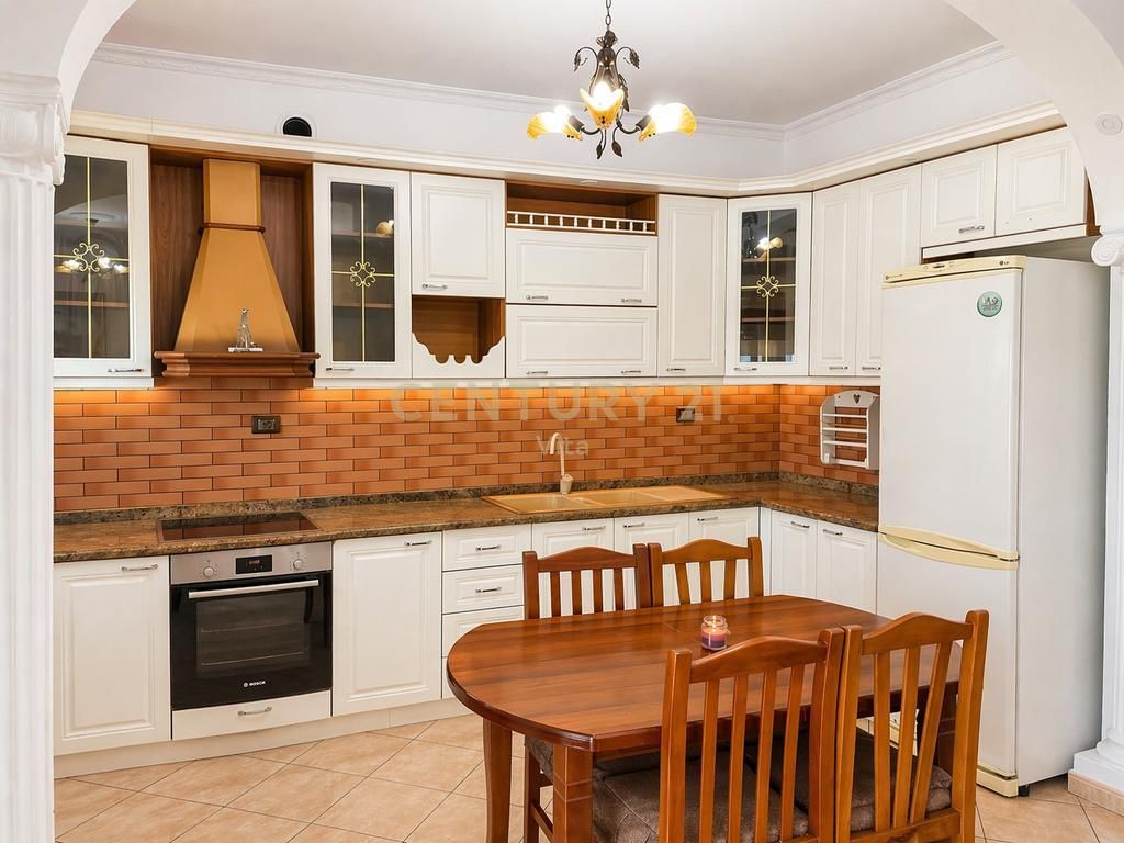 Apartament 2+1 me Ballkon dhe Pamje Qyteti, me Qira pranë Spitalit në Durrës!!