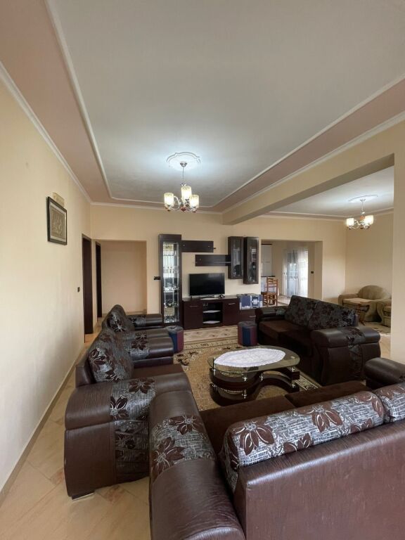 APARTAMENT ME QERA 2+1 SHKOZET PRAN SHKOLLES ISUF FERRA