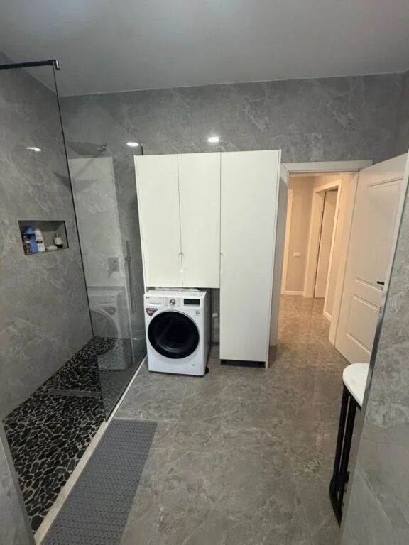 JEPET APARTAMENT ME QERA 2+1+2 PRANE TEG