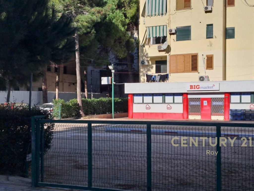 SHITET APARTAMENT NE SHKEMBIN E KAVAJES 50M LARG NGA DETI !!