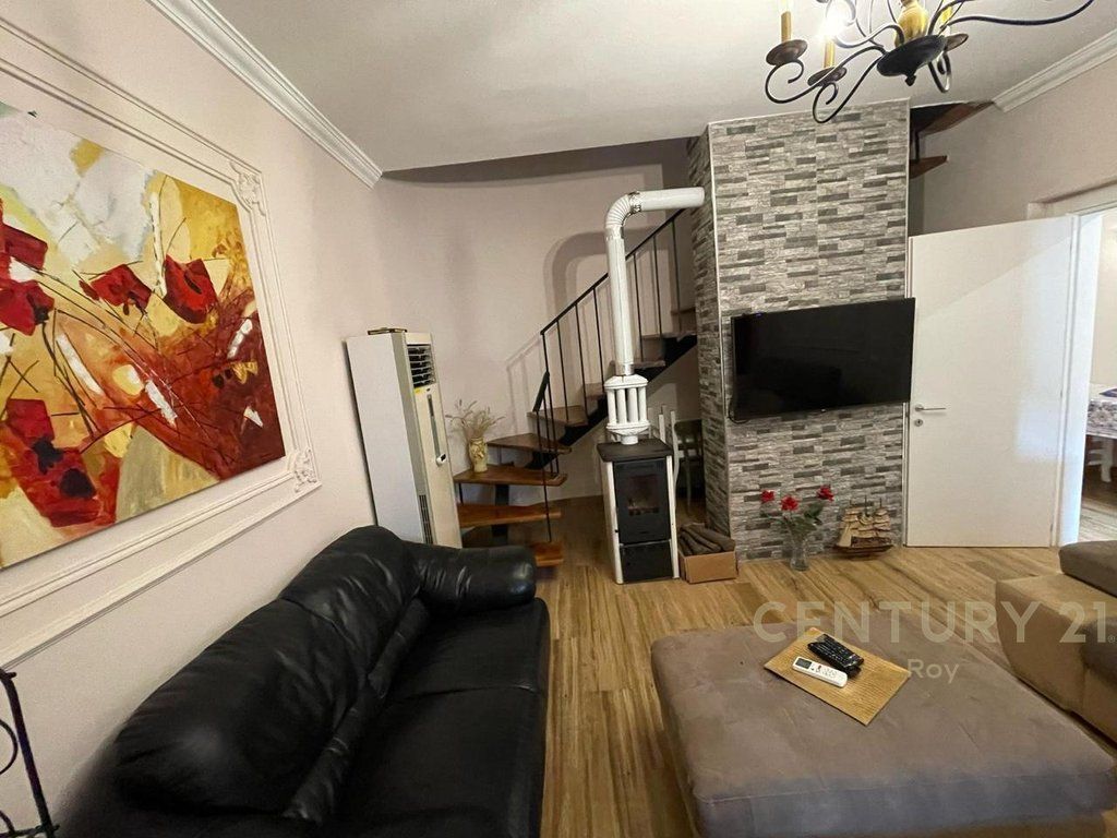 SHITET VILE 4+2 NE GOLEM 150 METRA LARG DETIT!!!